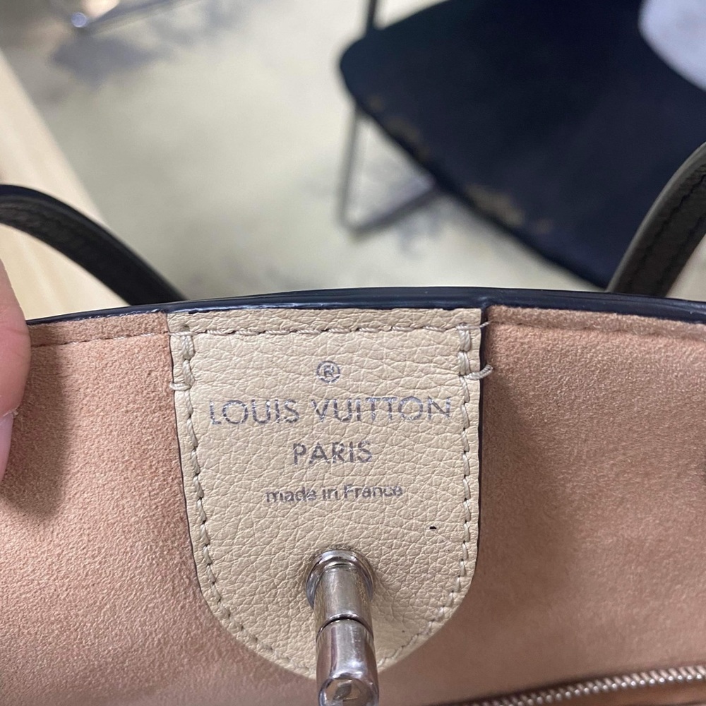 Louis Vuitton Lockme Shoulder Bag - Picture 4 of 8